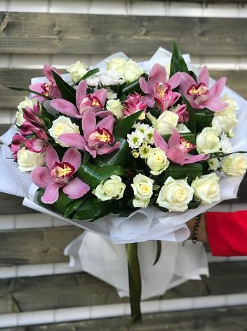 Букет цветов из: Розы и Хризантемы в Никулино