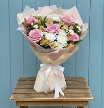 Букет цветов из:  Гвоздики, Орхидеи и Розы в Никулино