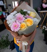 Букет цветов из:  Герберы, Розы и Хризантемы в Никулино