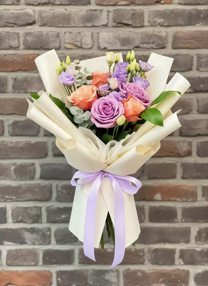 Букет цветов из: Лизиантусы и Розы в Никулино