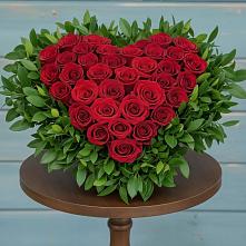 Цветочная композиция из Розы в виде сердца в Никулино