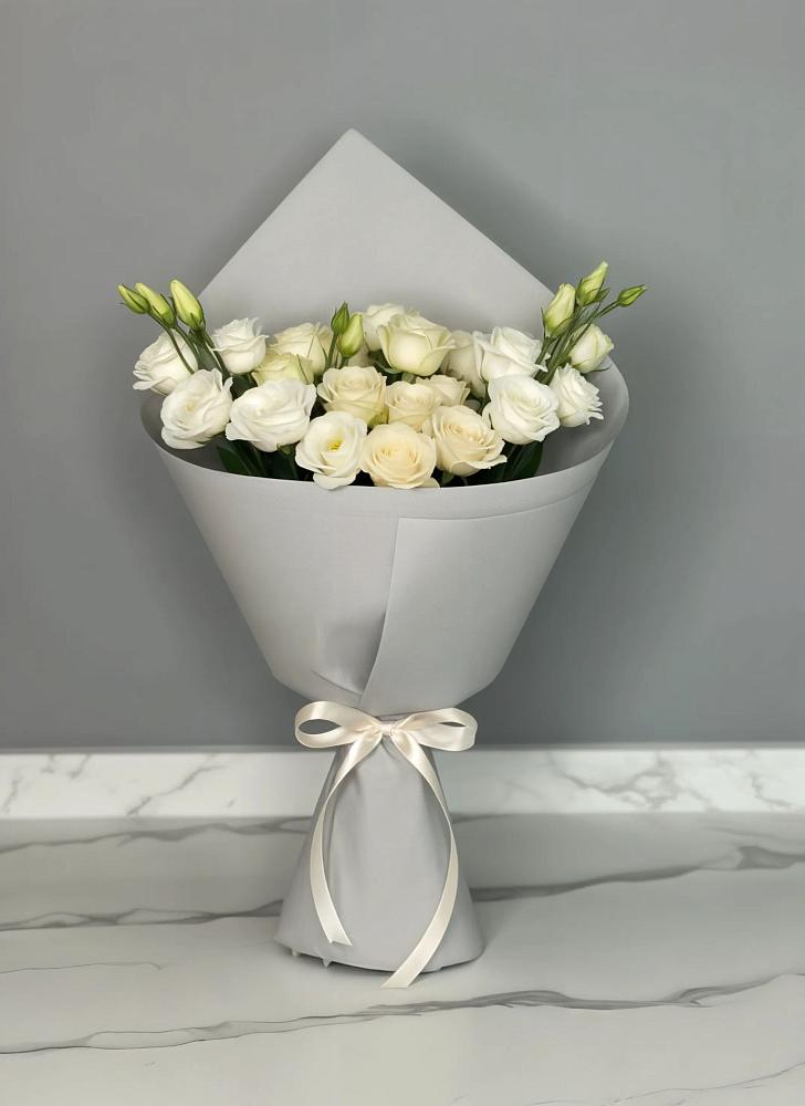 Букет цветов из: Розы и Лизиантусы в Никулино