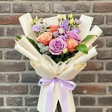 Букет цветов из:  Лизиантусы и Розы в Никулино