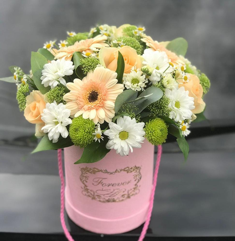 Цветочная композиция из Розы, Герберы и Хризантемы в шляпной коробке в Никулино