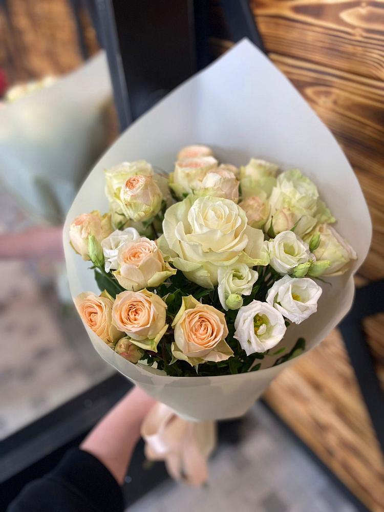 Букет цветов из: Розы и Лизиантусы в Никулино