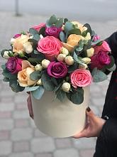Цветочная композиция из Розы в шляпной коробке в Никулино