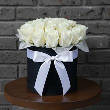 Цветочная композиция из Розы в шляпной коробке в Никулино